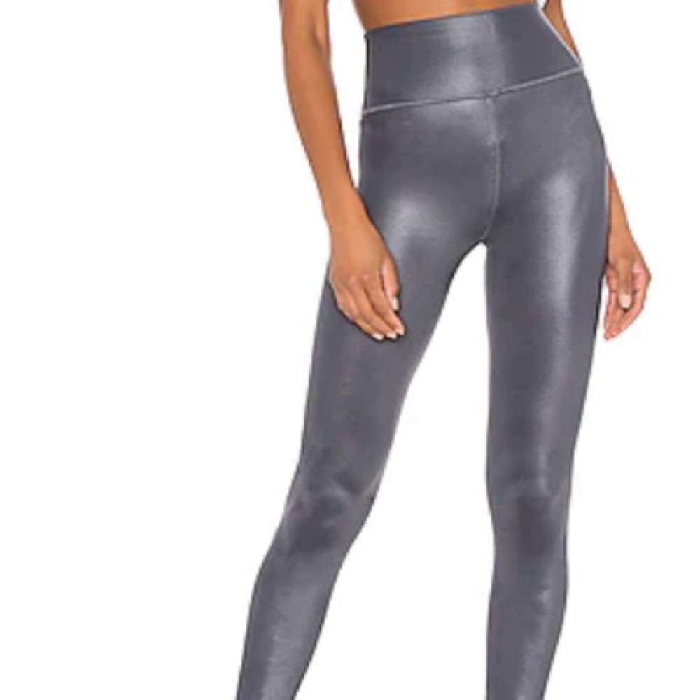 ALO High Waist Shine Legging in Anthracite Shine
Color:Anthracite Shine IN XS